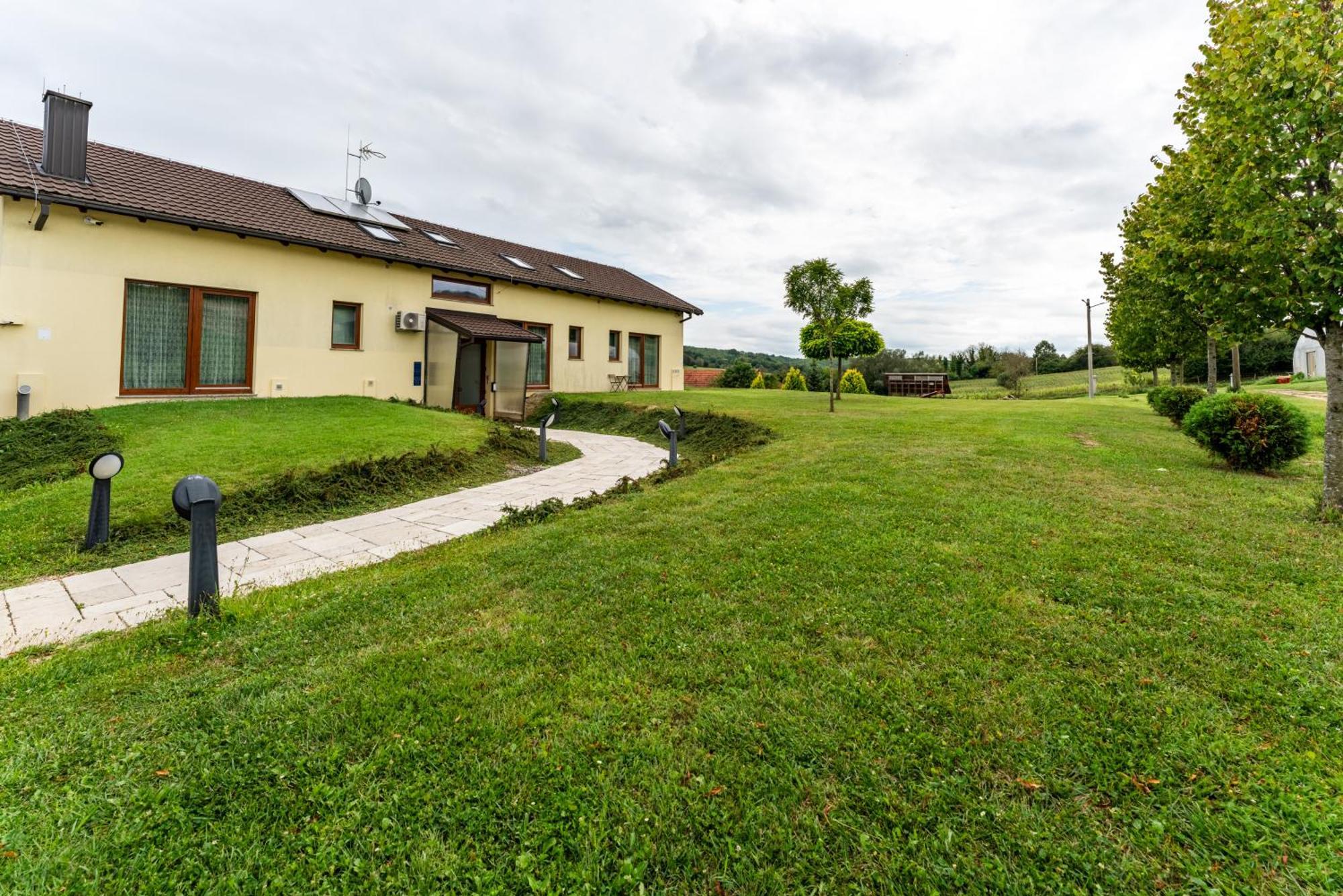 Bed&Breakfast Vinarija Coner Bjelovar Luaran gambar