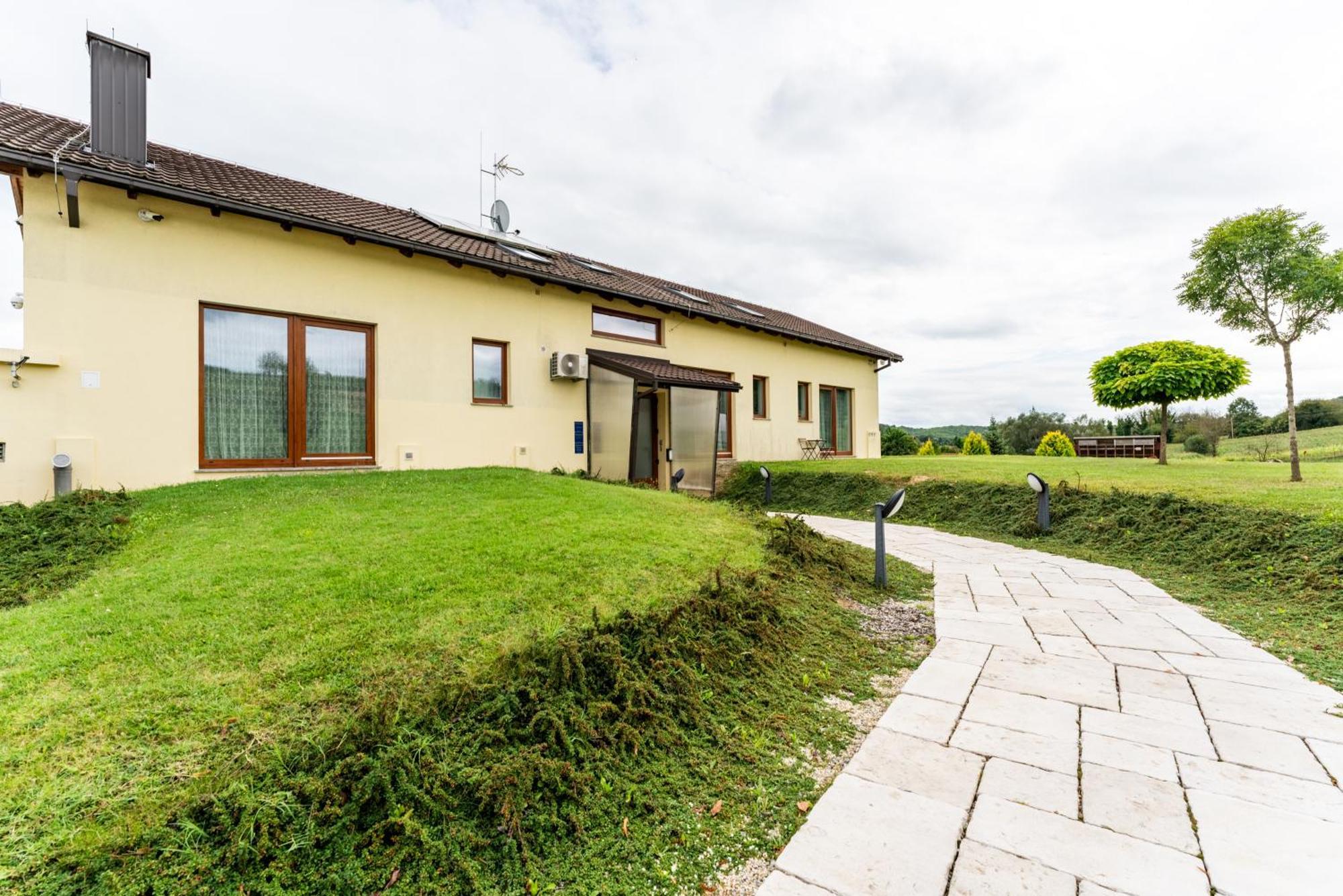 Bed&Breakfast Vinarija Coner Bjelovar Luaran gambar